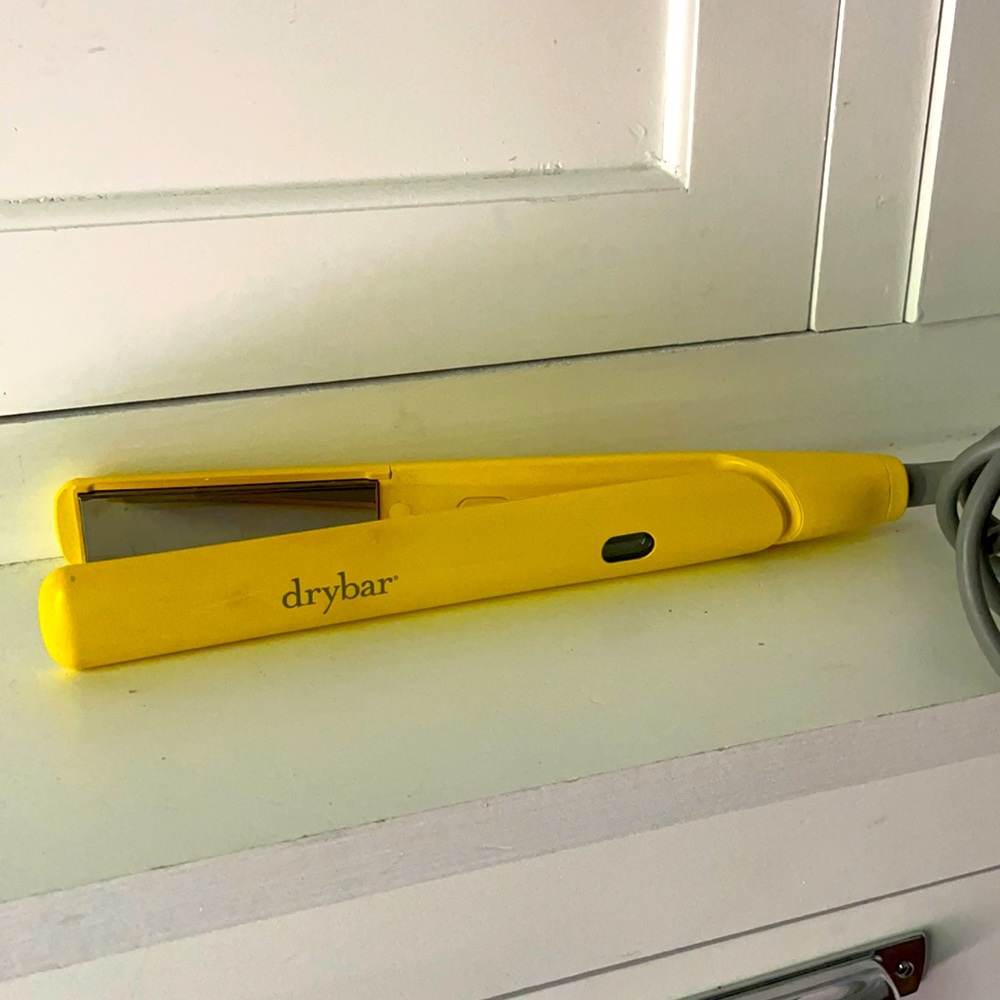 Dry Bar Straightening / Flat Iron